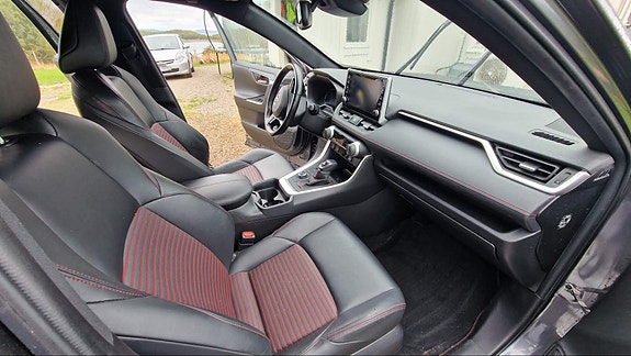 Toyota RAV4 4 of 9