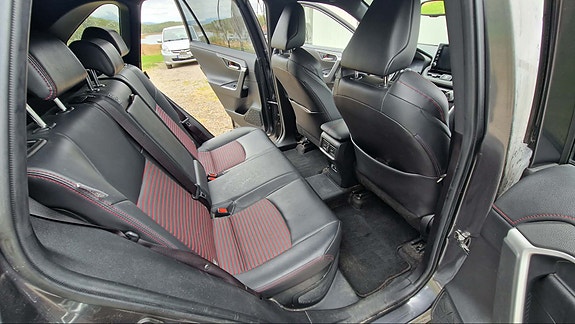 Toyota RAV4 5 of 9