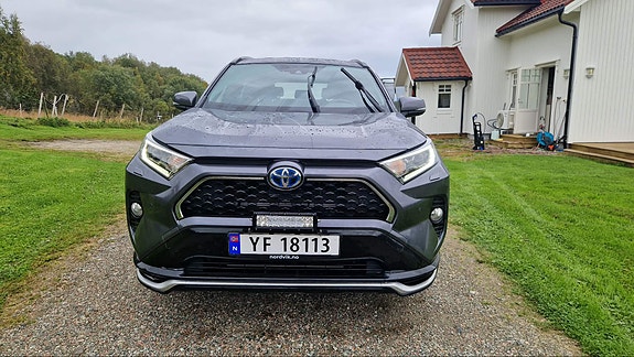 Toyota RAV4 2 of 9