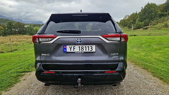 Toyota RAV4 3 of 9