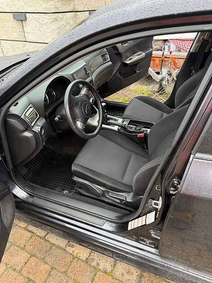 Subaru Impreza 6 of 9