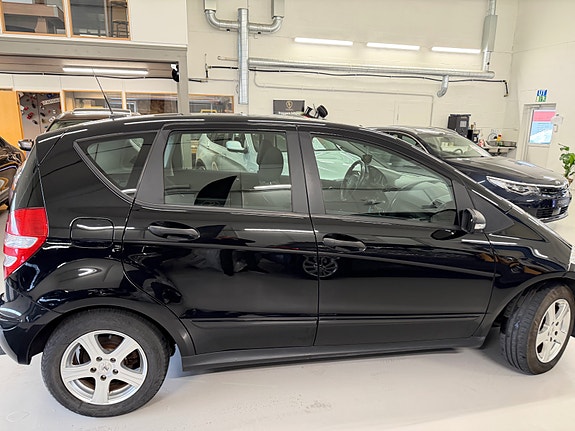 Mercedes-Benz A160 4 of 30