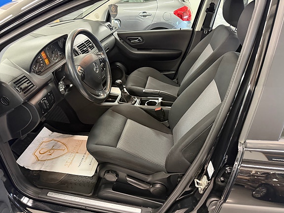 Mercedes-Benz A160 17 of 30