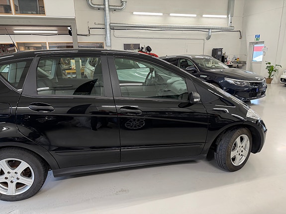 Mercedes-Benz A160 3 of 30