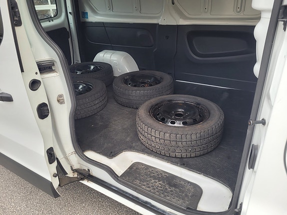 Renault Trafic 12 of 18