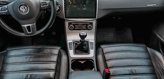 Volkswagen Passat CC 11 of 16