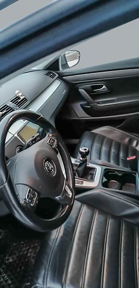 Volkswagen Passat CC 10 of 16