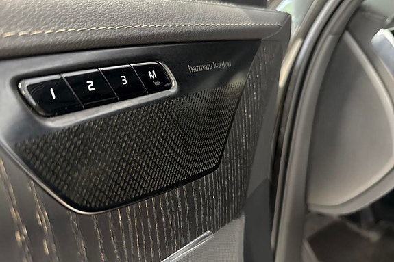 Volvo XC90 12 of 21