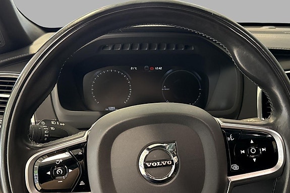Volvo XC90 13 of 21
