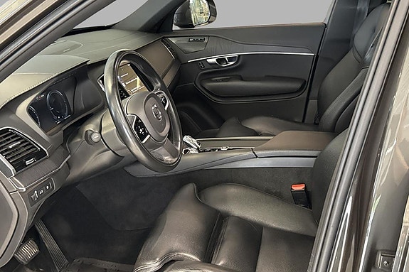 Volvo XC90 11 of 21