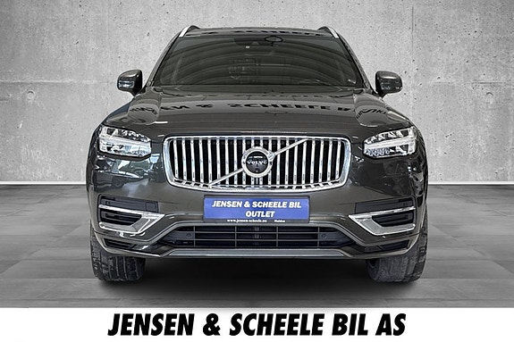 Volvo XC90 3 of 21