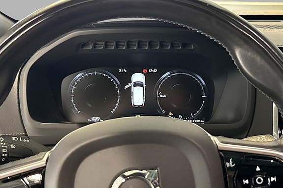 Volvo XC90 14 of 21