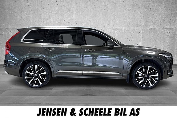 Volvo XC90 10 of 21