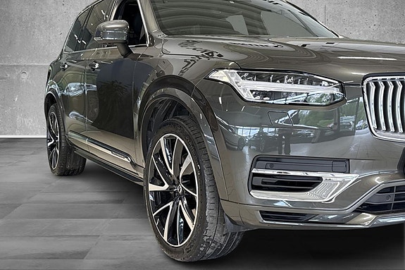 Volvo XC90 2 of 21