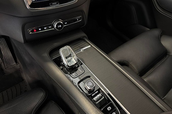 Volvo XC90 17 of 21