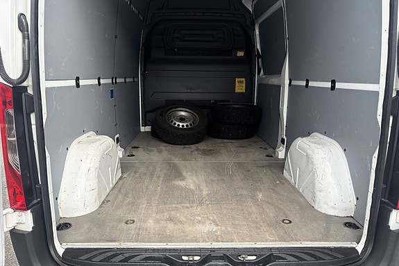Mercedes-Benz Sprinter 11 of 13