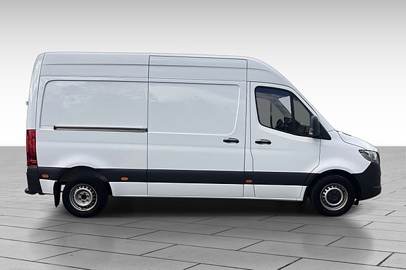 Mercedes-Benz Sprinter 2 of 13