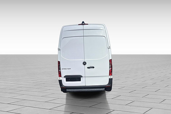 Mercedes-Benz Sprinter 5 of 13