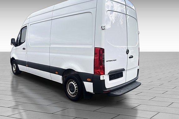 Mercedes-Benz Sprinter 4 of 13