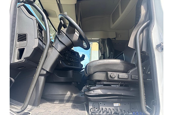 Volvo FH500 6x2 EURO6 + RETARDER 16 of 27