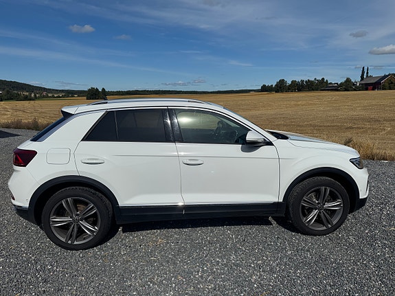 Volkswagen T-Roc 11 of 27