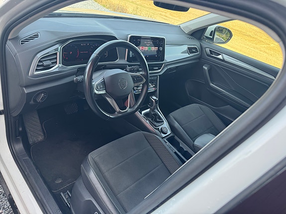 Volkswagen T-Roc 15 of 27