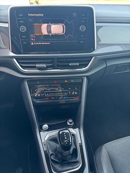 Volkswagen T-Roc 18 of 27