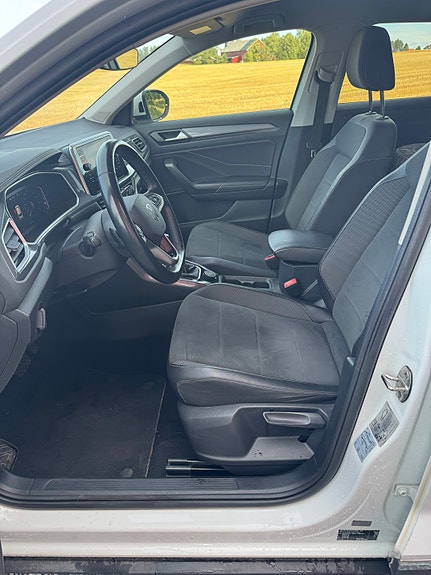 Volkswagen T-Roc 16 of 27