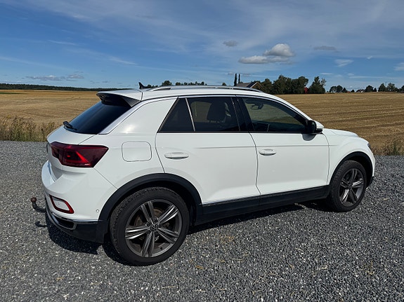 Volkswagen T-Roc 10 of 27