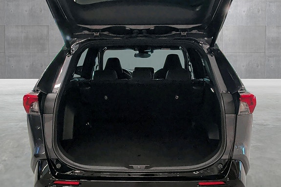 Toyota RAV4 Plug-in Hybrid 19 of 22