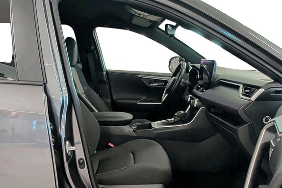 Toyota RAV4 Plug-in Hybrid 16 of 22