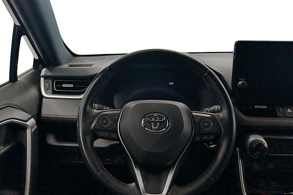 Toyota RAV4 Plug-in Hybrid 12 of 22