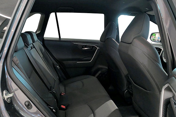 Toyota RAV4 Plug-in Hybrid 18 of 22