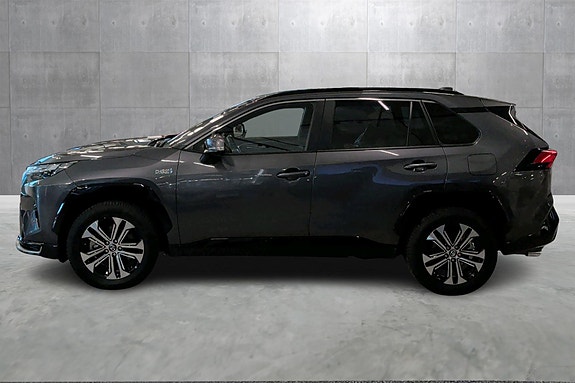 Toyota RAV4 Plug-in Hybrid 2 of 22