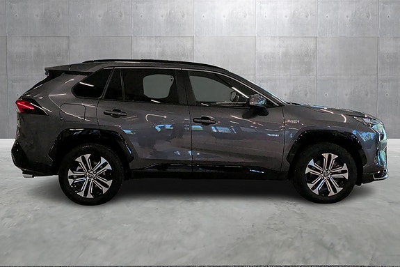 Toyota RAV4 Plug-in Hybrid 6 of 22