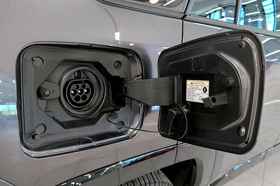 Toyota RAV4 Plug-in Hybrid 9 of 22
