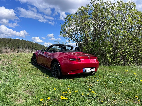 Mazda MX-5 4 of 7