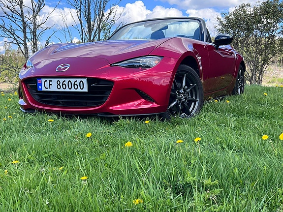Mazda MX-5 2 of 7