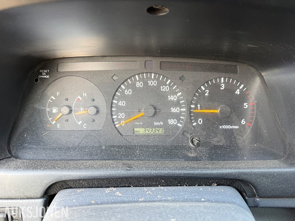 Toyota HiAce 17 of 27