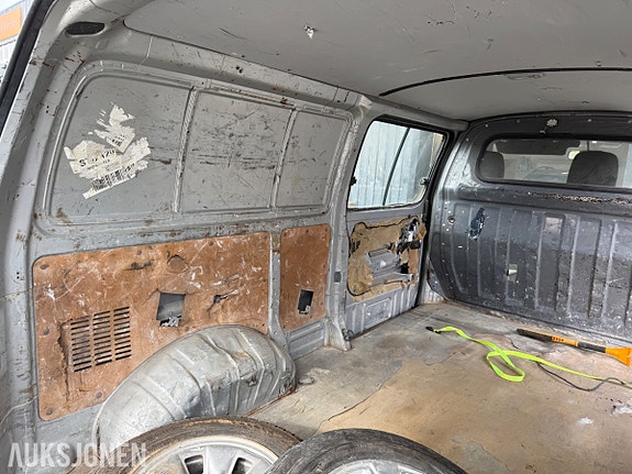 Toyota HiAce 27 of 27