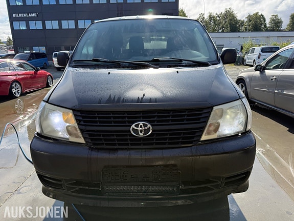 Toyota HiAce 2 of 27