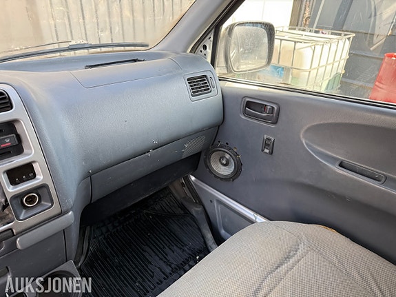 Toyota HiAce 15 of 27