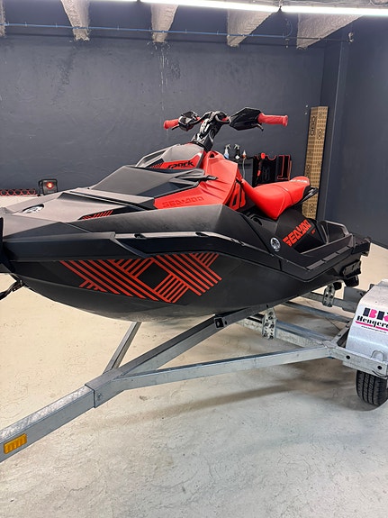 Sea-Doo Spark Trixx 3UP 90HK | Kun 33 timer!!| BK-henger | Mye utstyr!! 6 of 22
