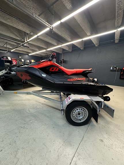 Sea-Doo Spark Trixx 3UP 90HK | Kun 33 timer!!| BK-henger | Mye utstyr!! 8 of 22