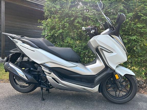 Honda NSS300 Forza 7 of 9