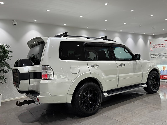 Mitsubishi Pajero 8 of 30