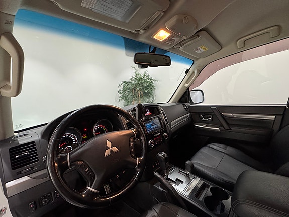 Mitsubishi Pajero 21 of 30