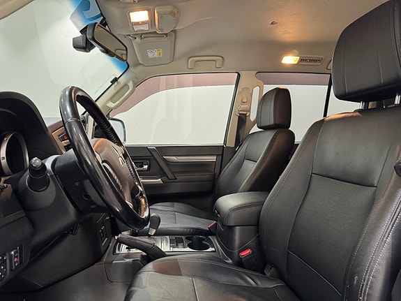 Mitsubishi Pajero 22 of 30