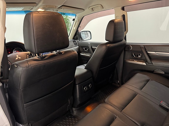 Mitsubishi Pajero 17 of 30