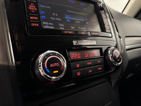 Mitsubishi Pajero 30 of 30